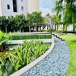 The Axon Suites By Castle